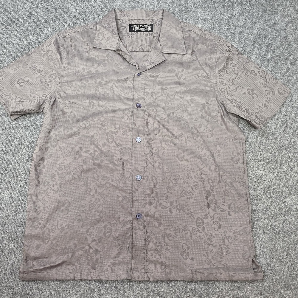 Free Planet Shirt Mens Small Relaxed Fit Gray Button Short Sleeve